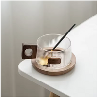 Set de 2 Vasos de Café de Cristal con Posavasos de Madera